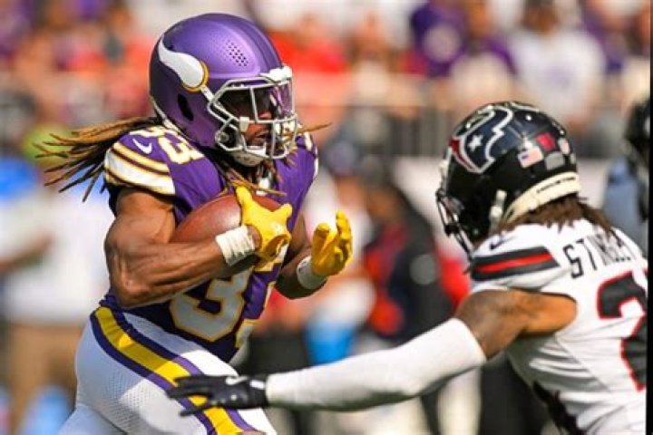Aaron Jones Contract, Height, Draft, Age, Jersey, Fantasy Names