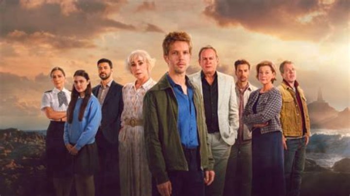 Actor Damien Molony Plays Gabriel On Derry Girls Season 3 & Fans Are Obsessed With The New Plumber