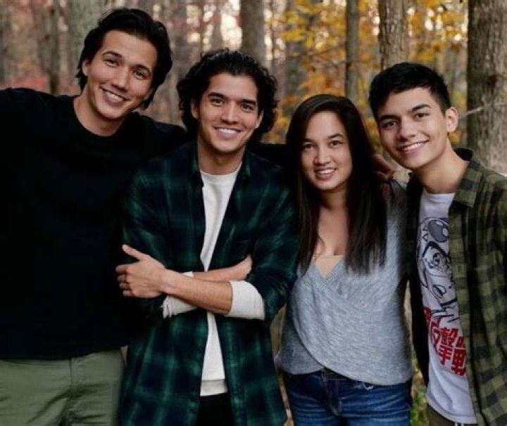 Alex Burriss Bio, Wiki, Age, Family, Girlfriend, YouTube, Salary and Net Worth
