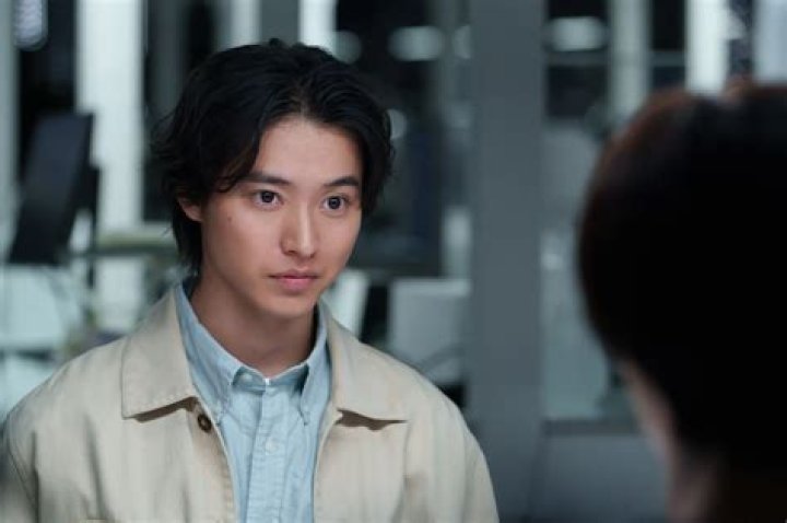 Alice In Borderland: Is Kento Yamazaki Girlfriend Suzu Hirose? Parents And Career