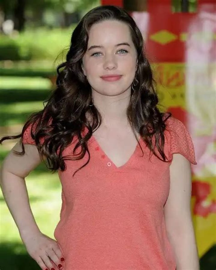 Anna Popplewell Net Worth: Know About Her Husband, Measurements, Height and Weight