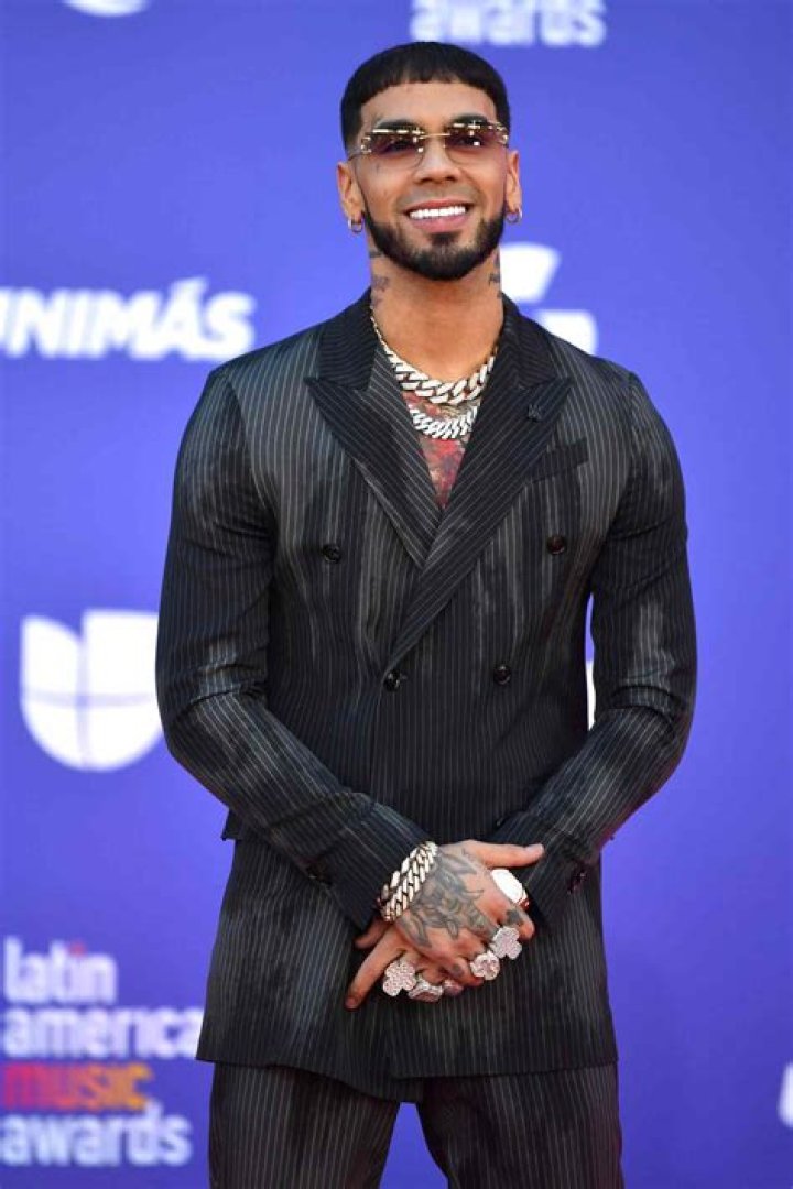 Anuel AA: Fiancée, net worth, tattoos, smoking & body facts