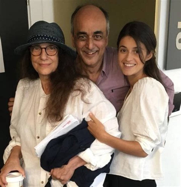 Anya Chalotra Parents Are Of Indian Ethnicity & Nationality, Is That Why She Has Brown Eyes?