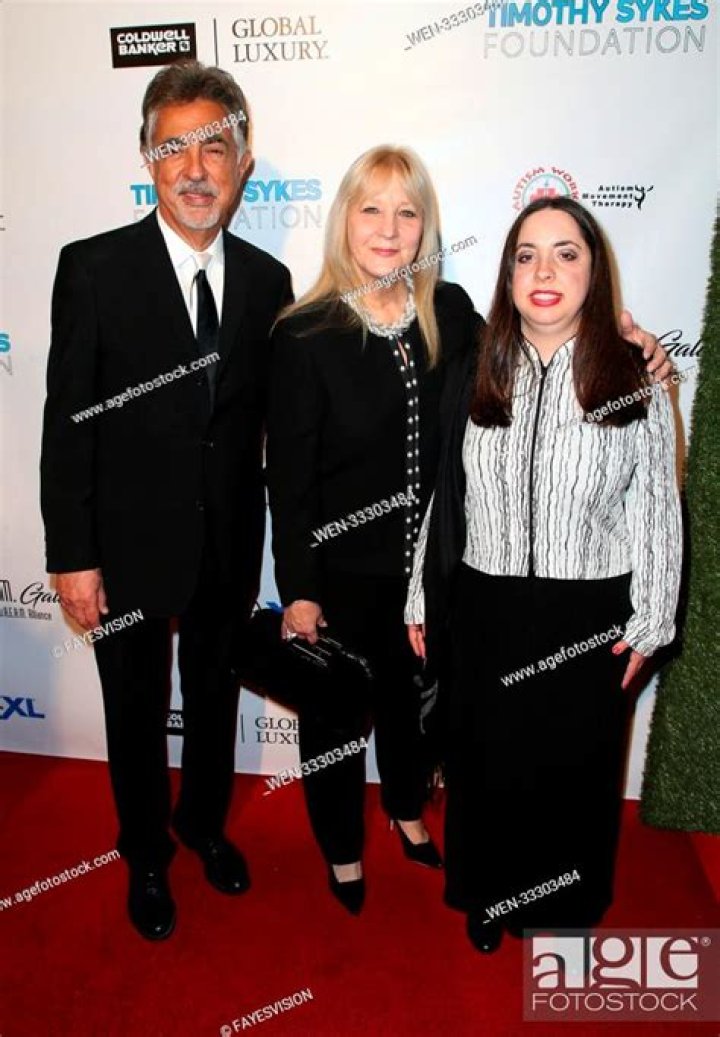 Arlene Vrhel Bio, Wiki, Age, Height, Husband, Daughters, Career, and Net Worth