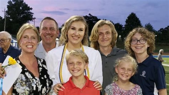 Bob Wischusen Age, Wiki, Biography, Wife, Children, Salary, Net Worth, Parents