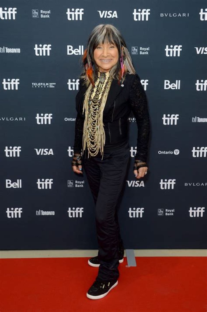 Buffy Sainte-marie Net Worth, Income, Salary, Earnings, Biography