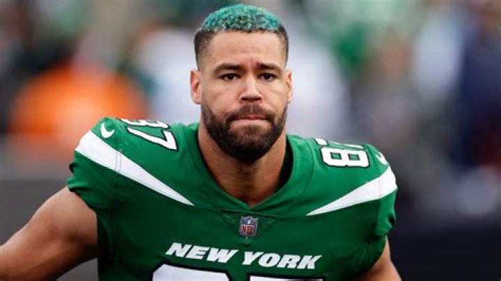 C.J. Uzomah Contract, Age, Real Name, 40 Time, Draft, Mom, Height, Parents, PFF