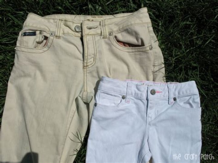 Can you bleach blue jeans white