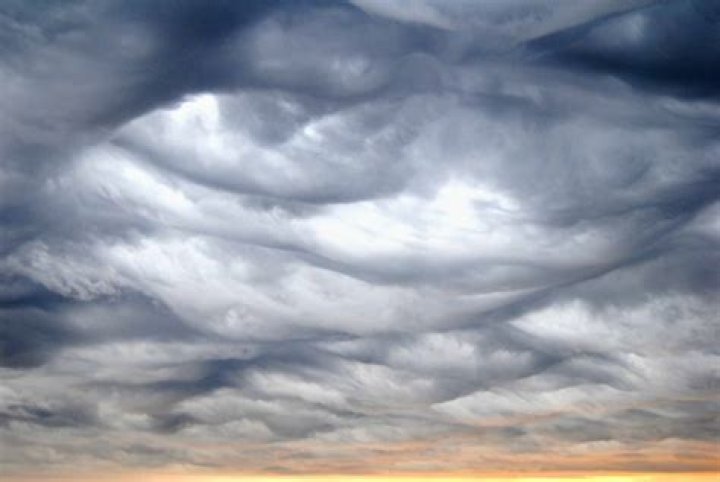 Characteristics of nimbostratus clouds