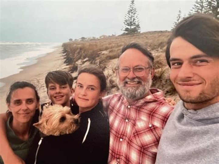 Chris Elliott Brain Cancer, Movies and TV Shows, Wikipedia, Instagram