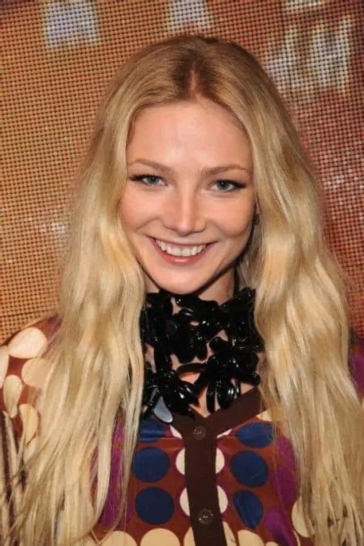 Clara Paget Model Bio: Affair, Family, Married & Net Worth