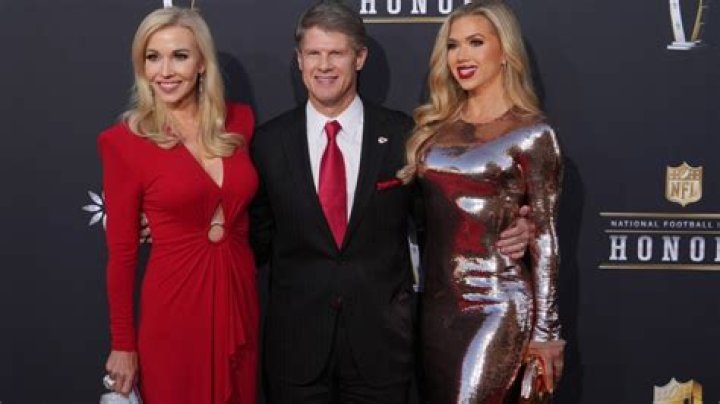 Clark Hunt Bio, Wiki, Age, Height, Family, Wife, Daughter, Chiefs, CEO, and Net Worth