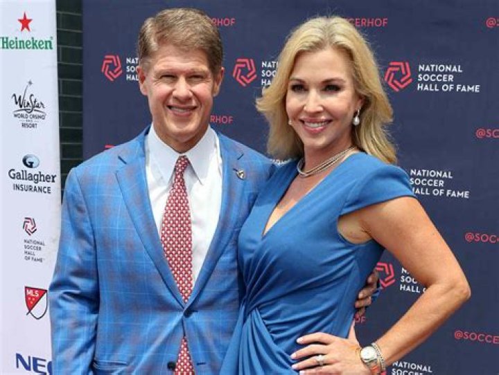 Clark Hunt’s Net Worth, Age, Height, Weight, Wife, Kids, Bio-Wiki