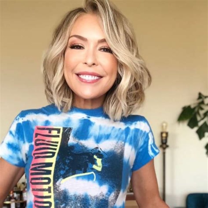 Colleen Wolfe (Host) Wiki, Bio, Age, Height, Weight, Spouse, Husband, Net Worth, Career, Family, Facts