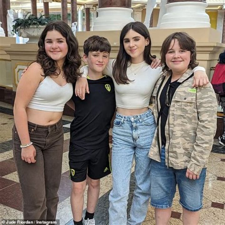 Coronation Street Actress Isabella Flanagan Has Proud Parents Who Run A Family Instagram Account