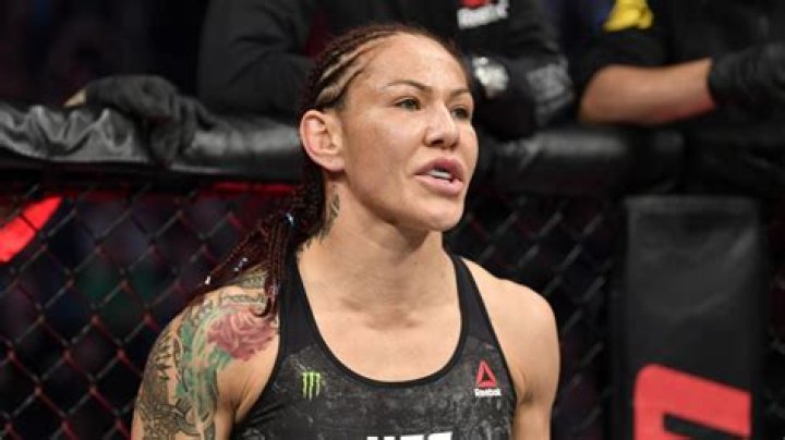 Cris Cyborg’s Husband: The MMA Fighter Was Married to Evangelista Santos; Now She’s Engaged to Ray Elbe; She Has No Husband, Just a Fiance Currently!