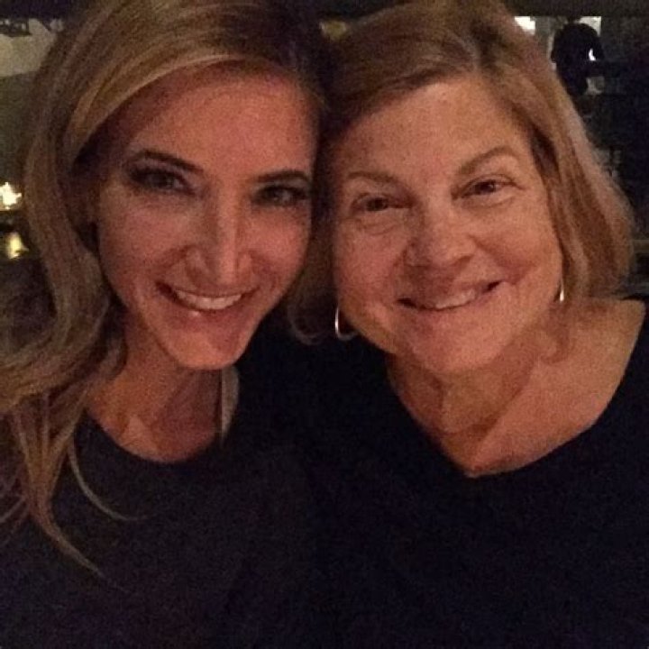 Cynthia Frelund (Journalist) Wikipedia, Bio, Age, Height, Weight, Boyfriend, Net Worth, Career, Facts