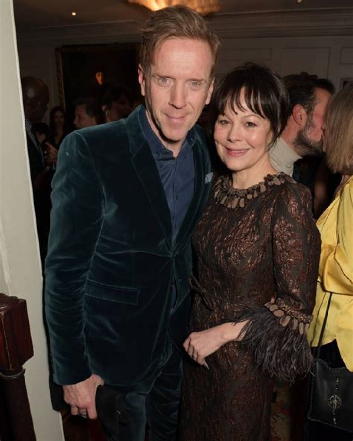 Damian Lewis: Wife, net worth, tattoos, smoking & body facts