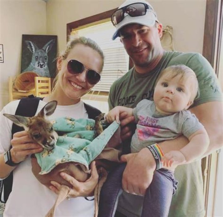 Dani Welniak Bio, Age, Height, Salary, Net worth, Husband, Children, KCTV5, Twitter