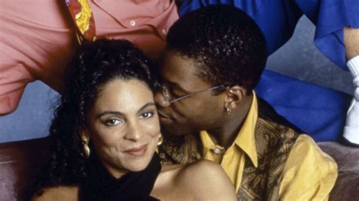 Darryl M. Bell: Girlfriend, net worth, tattoos, smoking & body facts