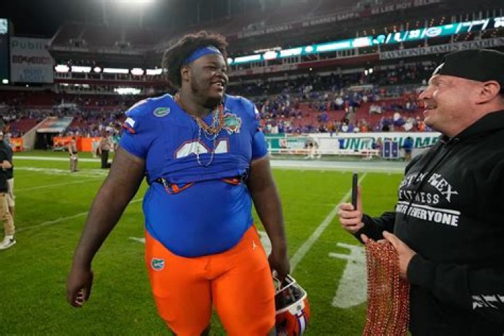 Dez Watson Height Weight: How Tall Is He?