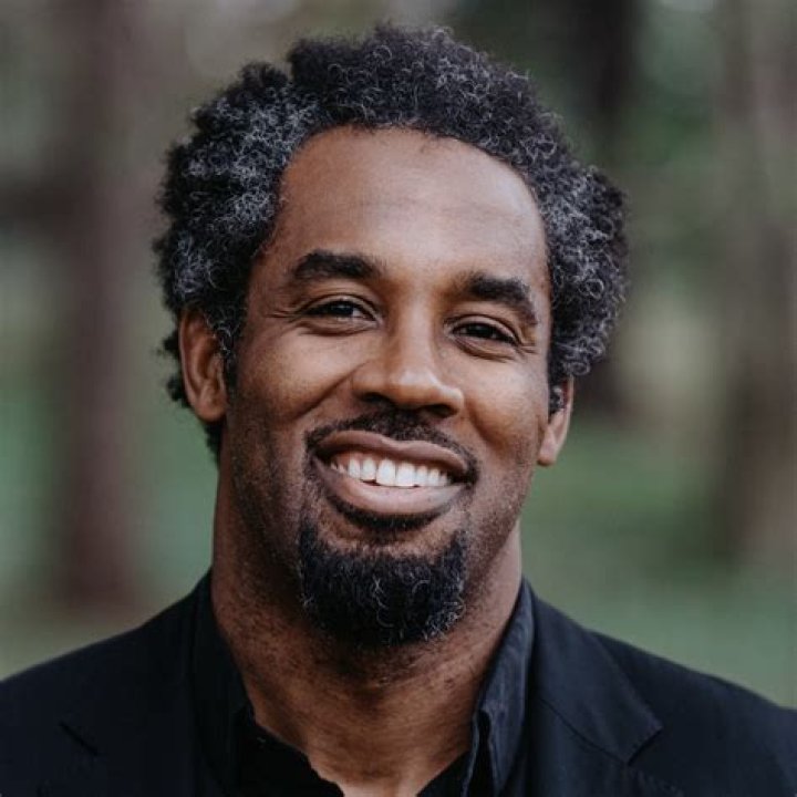 Dhani Jones Age, Wikipedia, Biography, Children, Salary, Net Worth, Parents.