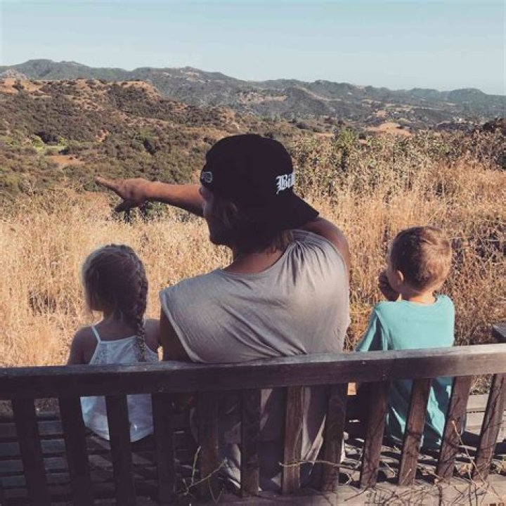 Does Chad Kroeger want kids? Does Chad Kroeger have Instagram?