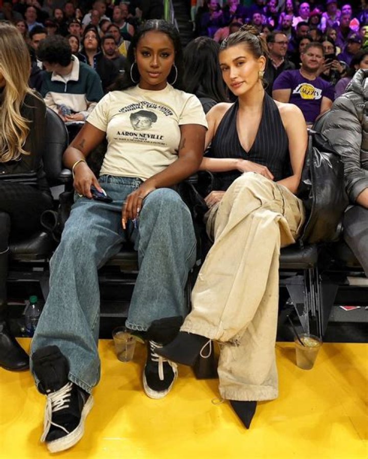 Does Giveon have a girlfriends? Are Giveon and Justine Skye still together?