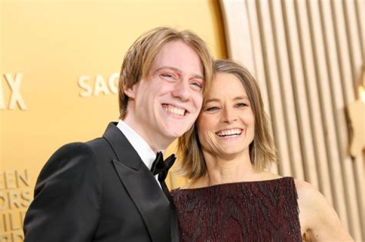 Does Jodie Foster have a son? Who did Jodie Foster have a child with?