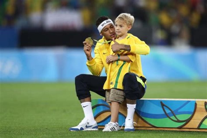 Does Neymar Jr Have A Wife Or Girlfriend? What Is His Height?