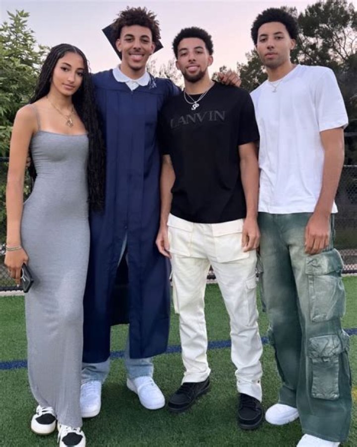 Does Scottie Pippen have a relationship with Taylor Pippen? What school does Preston Pippen go to?