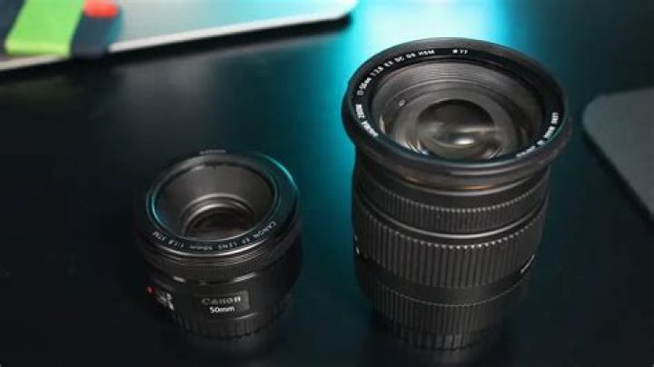 Does the canon t3 have a mic input