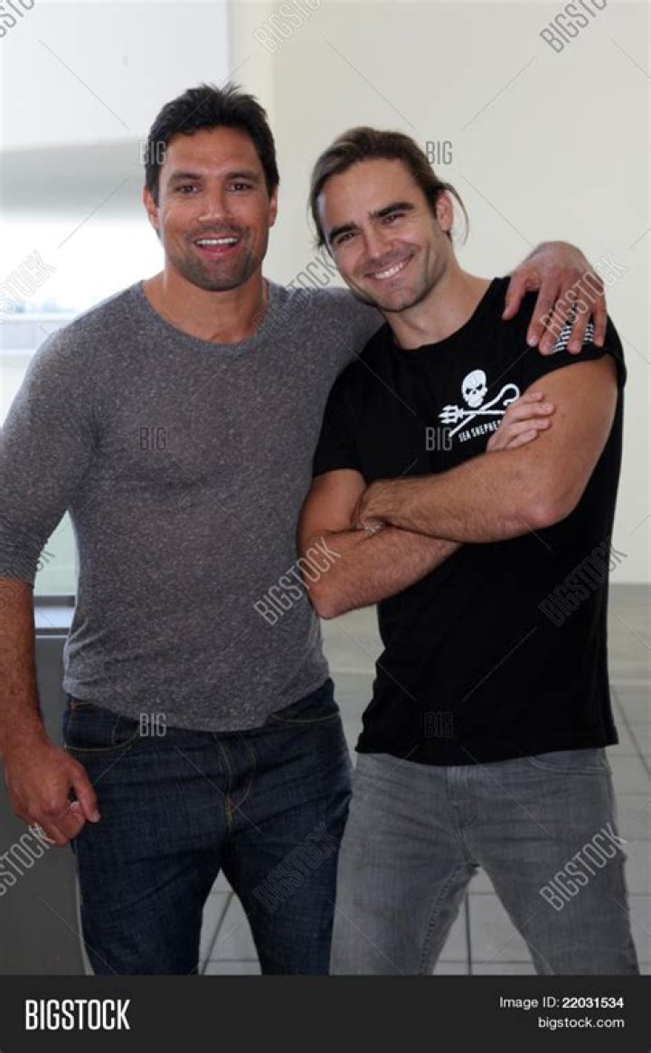 Dustin Clare Height, Weight, Net Worth, Age, Birthday, Wikipedia, Who, Nationality, Biography