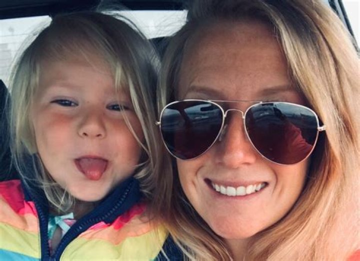 Elaine Adkison Age, Wiki, Biography, ‘Bering Sea Gold’ Vernon Adkison Daughters.