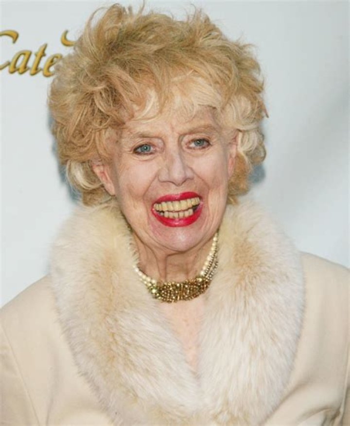 Elizabeth Macrae Bio, Age, Husband, Kids, Actress, Net Worth, Now, Height