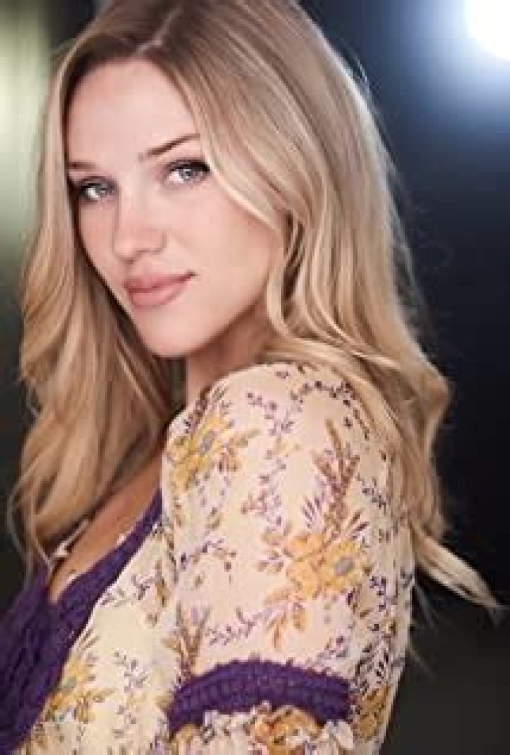 Elizabeth Posey Age, Height, Wiki, Biography, Boyfriend, Birthday, Instagram