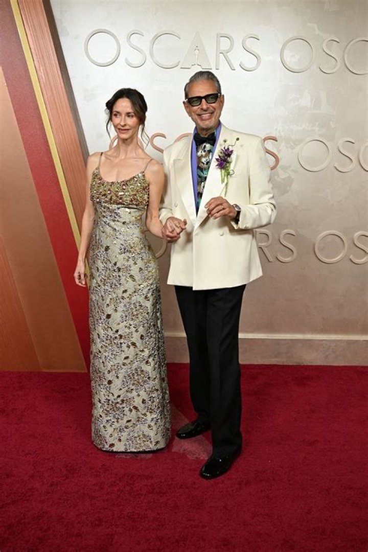 Emilie Livingston (Jeff Goldblum’s Wife) Bio, Wiki, Age, Height, Family, Wedding, Olympics, Salary, and Net Worth
