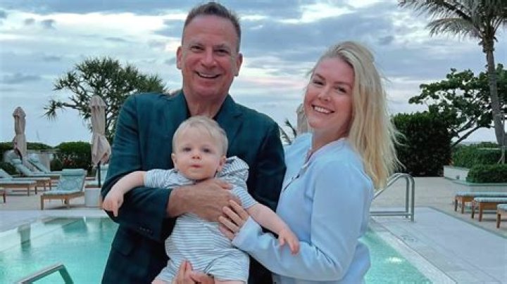 Erin Andrews – Bio, Net Worth, Facts, Salary, Married, Husband, Age, Height, Parents, Lose Weight, Show, Wiki, Family, TV Shows, Fired, Education