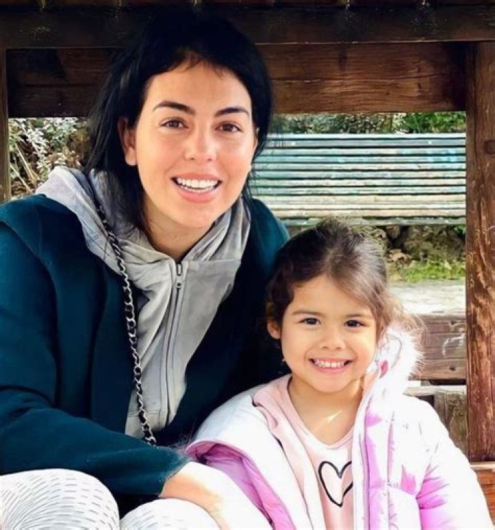 Eva Maria Dos Santos Mom Age, Birthday, Twin, Instagram