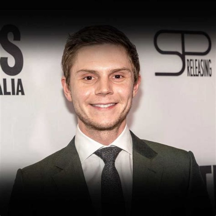 Evan Peters’s Net Worth, Age, Height, Weight, Girlfriend, Dating, Bio-Wiki