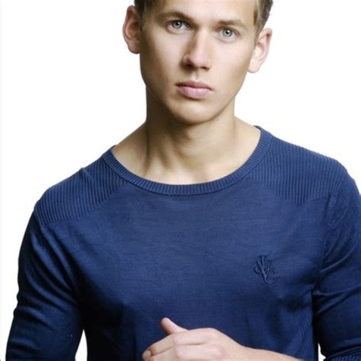 Gregg Lowe (actor) Movies and TV Shows, Age, Height, Family, Siblings, Instagram