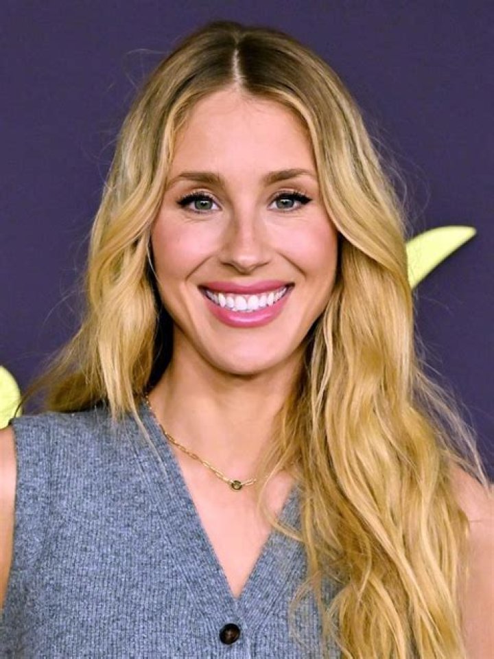 How Old Is Comedian Lisa Gilroy From Brooklyn 99? Her Wikipedia and Commercial