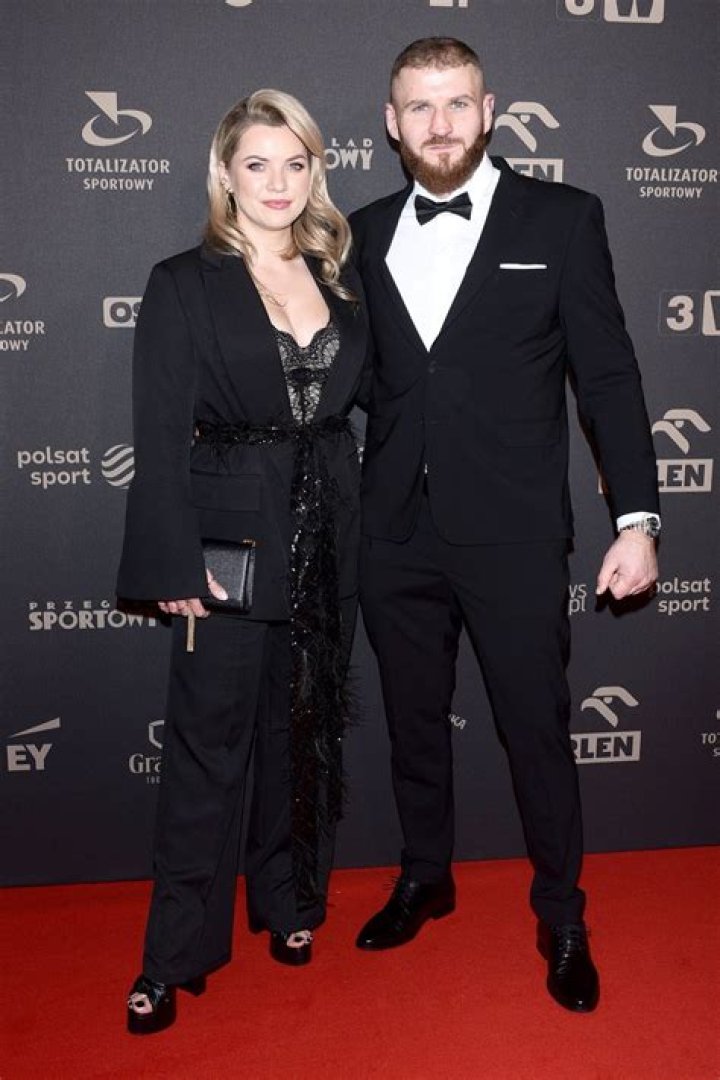 How Old Is Dorota Jurkowska? Meet MMA Jan Blachowicz Wife On Instagram – Kids And Family