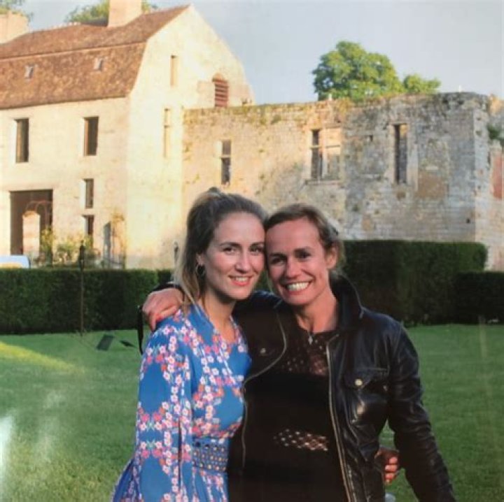 How Old Is William Hurt Daughter? Meet Jeanne Bonnaire Hurt On Instagram