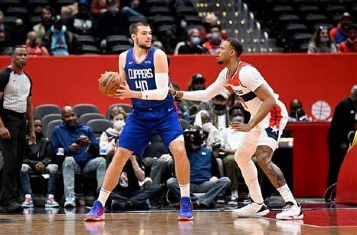 How old is zubac from the Clippers? What nationality is Ivica Zubac?