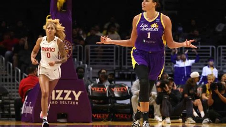 How Tall is Liz Cambage? Aussie Basket Ball Player Elizabeth