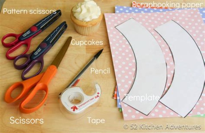 How to cut cupcake wrappers