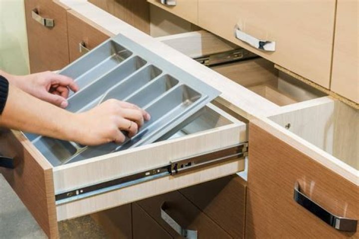How to remove kitchen drawers