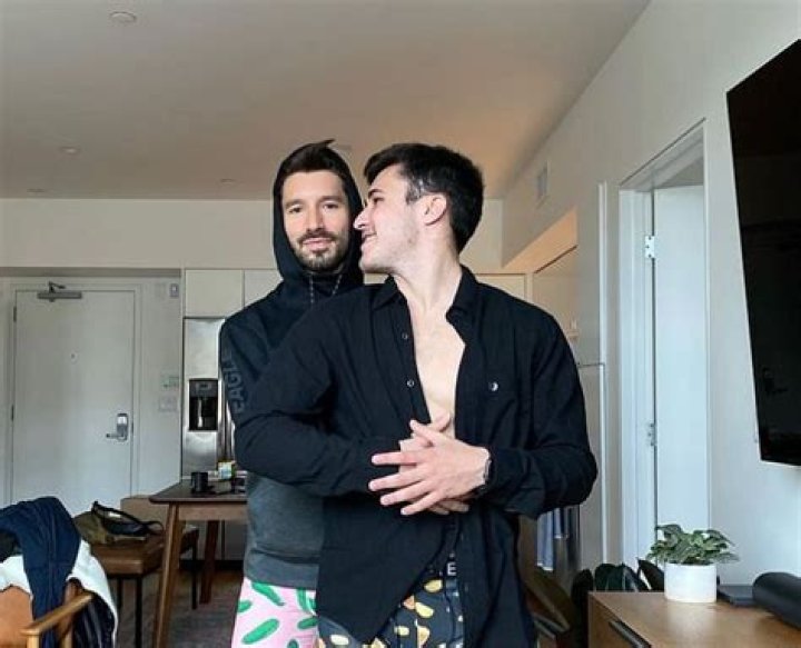 Ian Paget TikTok Age, Partner Chris Olsen, Wiki Bio,graphy, Instagram