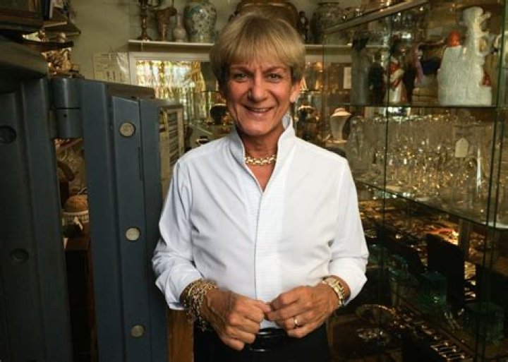 Ian Towning Wikipedia Family: Learn Everything About The Antiques Dealer